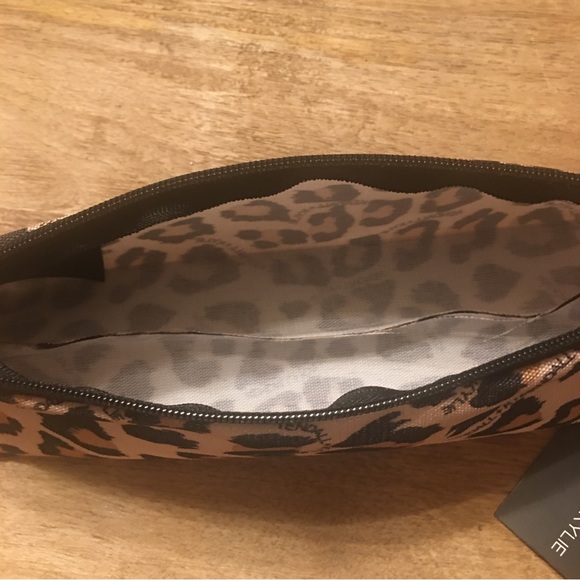 🛑SOLD NWT Kendall + Kylie Set of 3 Multi Purpose Pouches with zipper closure. - Picture 8 of 8